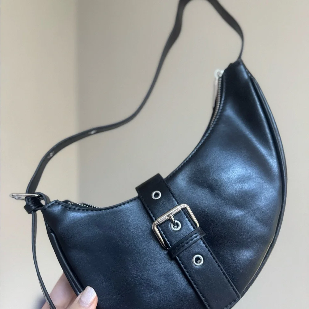 8 Other Reasons Black Crescent Hobo Bag NWOT - Picture 5 of 9